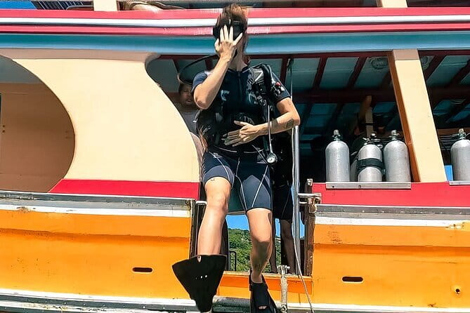 1 Day Discover Scuba Diving Experience in Koh Tao - The late-morning theory lesson