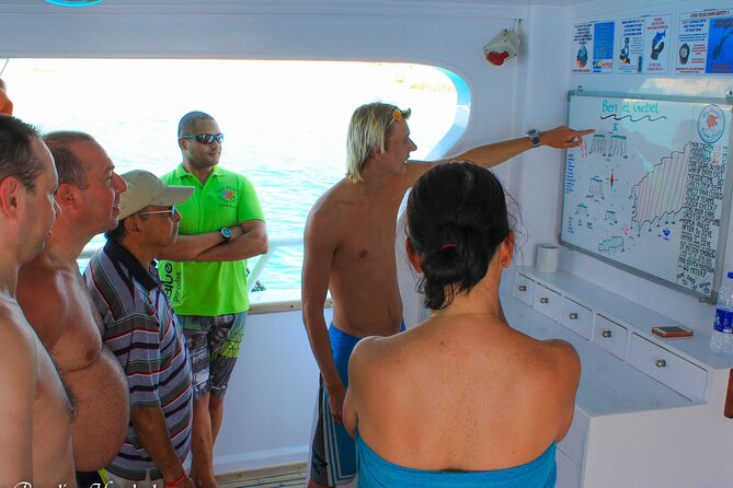 2-Dive adventure-Safe & Top-rated boat for Certified Divers - The briefing and group plan