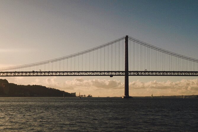 4 Hours Private Tour with Dives in Catamaran in Lisbon - Crew service and the feel on board