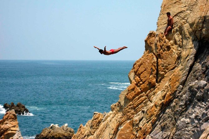 4hr Fun Guide Tour For Cruisers or Hotels Guests with Divers Show - Why this four-hour Acapulco tour works so well