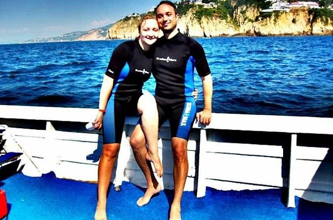 Acapulco Beginners Scuba Diving - The unusual setting at an abandoned resort hotel