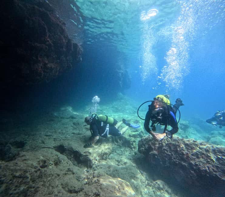 Athens: Single or Double Scuba diving for certified divers - One session or two at 12:00 and 12:05
