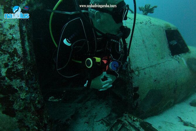 Boat Dive Shipwreck/ Airplanes/ Reef /2 tanks - A three-person group changes the experience