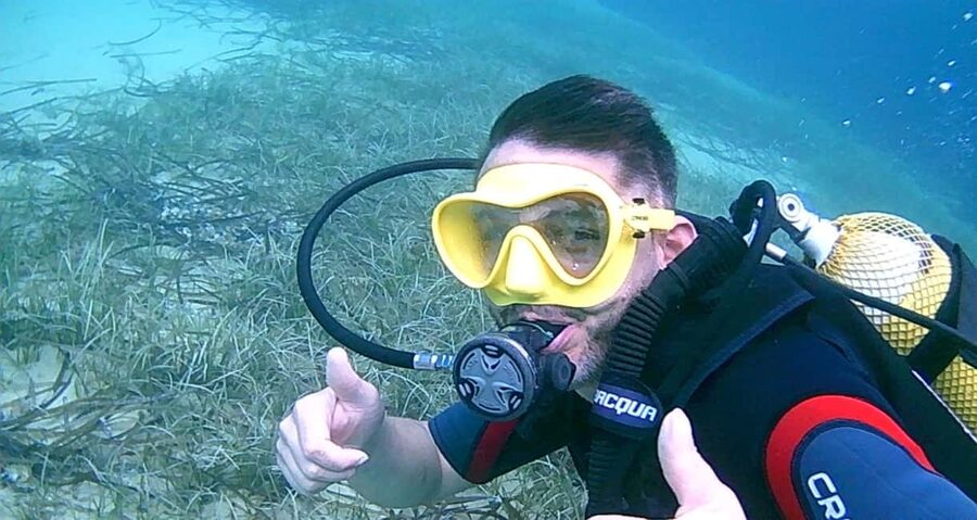 Brindisi: Underwater scuba diving - The briefing turns equipment into a manageable task