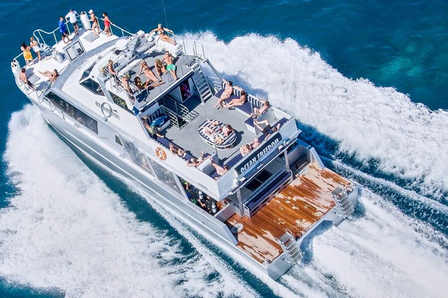 Cairns: Outer and Coral Cay Snorkel and Dive Cruise - Boat comfort, numbers, and the feel of the day