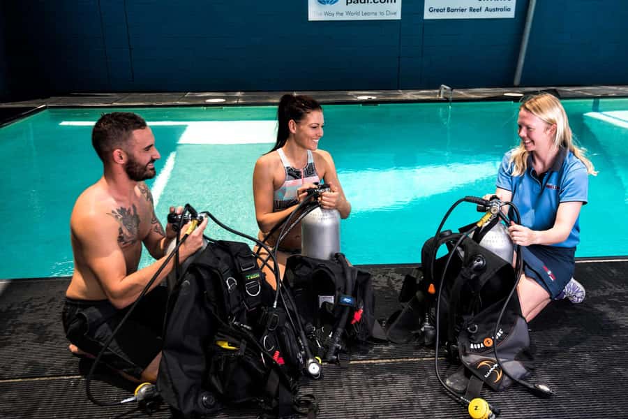Cairns: Pro Dive 5 Day Learn to Dive Great Barrier Reef - Five recreational sessions, including a night outing