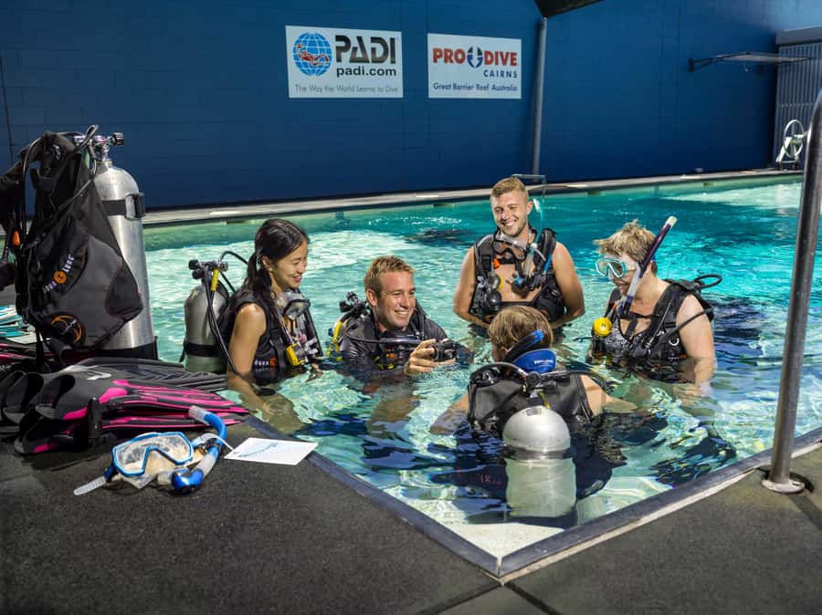 Cairns: Pro Dive 5 Day Learn to Dive Great Barrier Reef - Meals, equipment, and everyday comfort