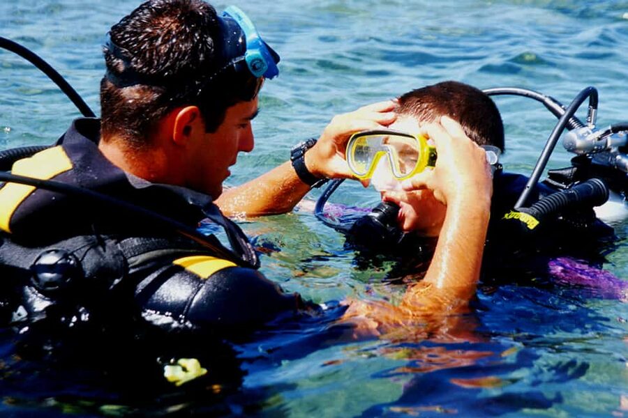 Calvi/Lumio : Introductory scuba dive with an instructor - Learning the basics before entering the sea