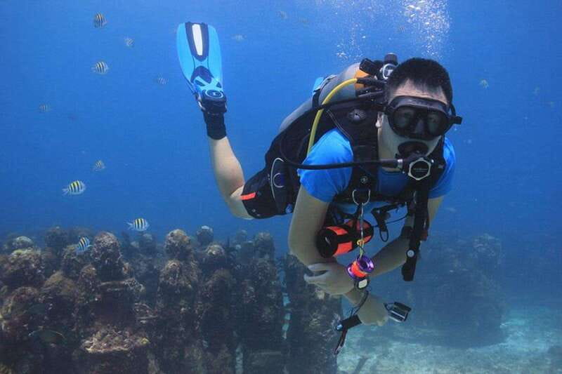 Cancun: Dive Underwater Museum & Manchones Reef - The boat ride toward the Underwater Museum