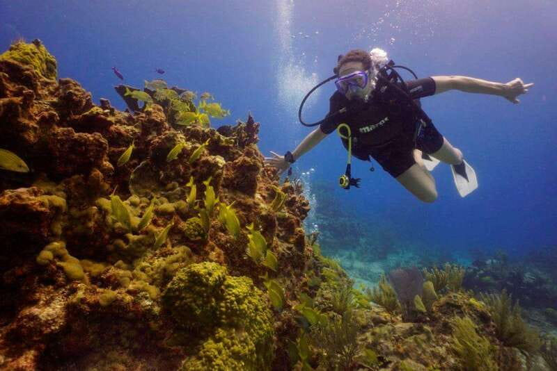 Cancun: MUSA Diving for certified divers morning dive trip - The short ride from the Hotel Zone