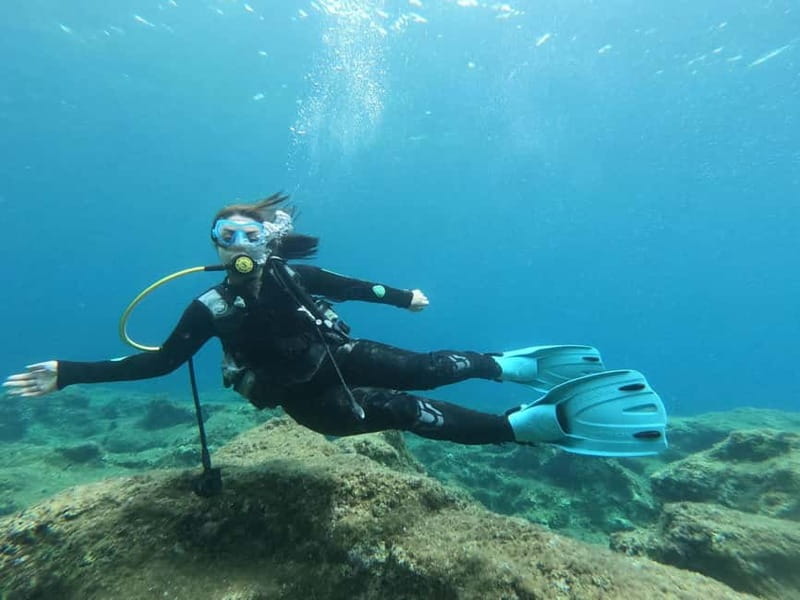 Chania: Scuba Diving and Snorkeling for Beginners by Boat - A snack break between the two water sessions