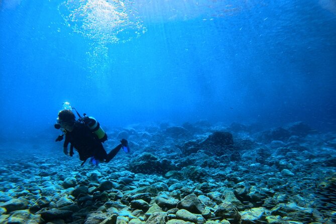 Chania Scuba Diving | Shore Dives | Certified Divers - Reaching the sheltered cove