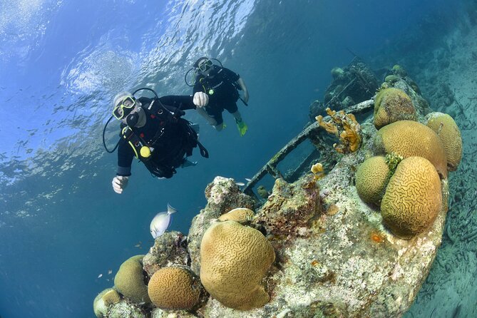 Discover Scuba Dive in Curacao - The short theory lesson and equipment check