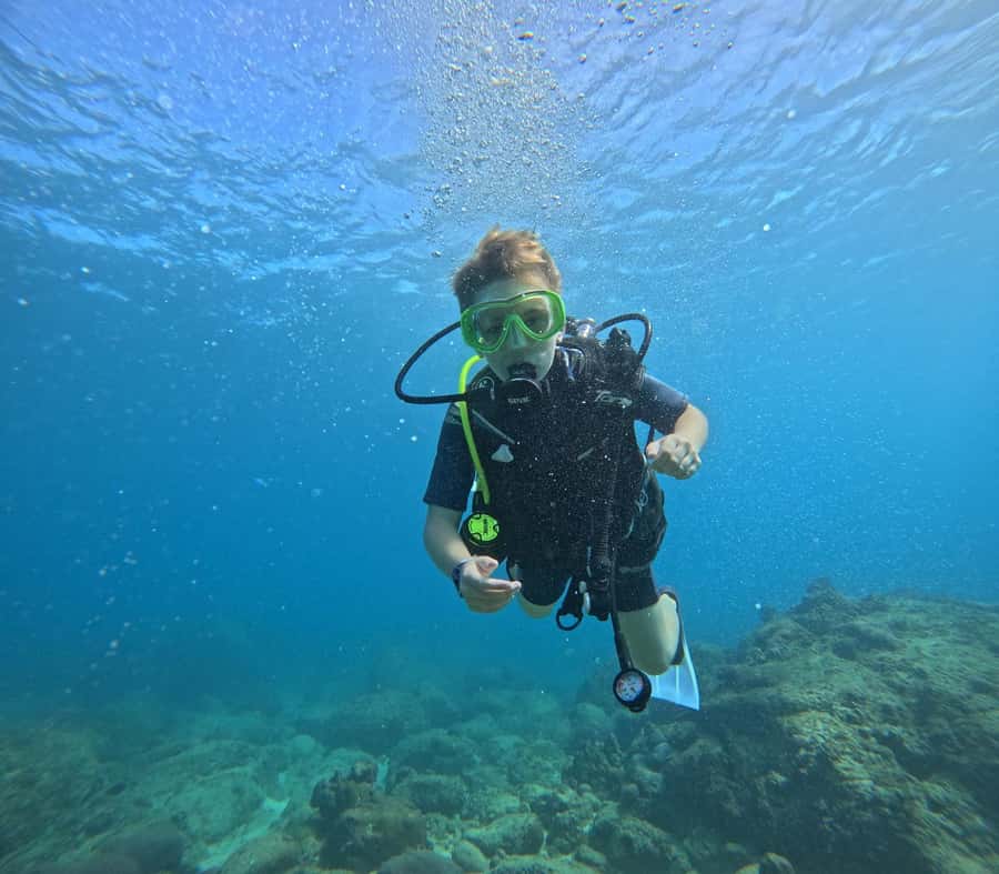 DISCOVER SCUBA DIVING IN LEMORNE with EasydiveMauritius - Boarding the boat for the sea session