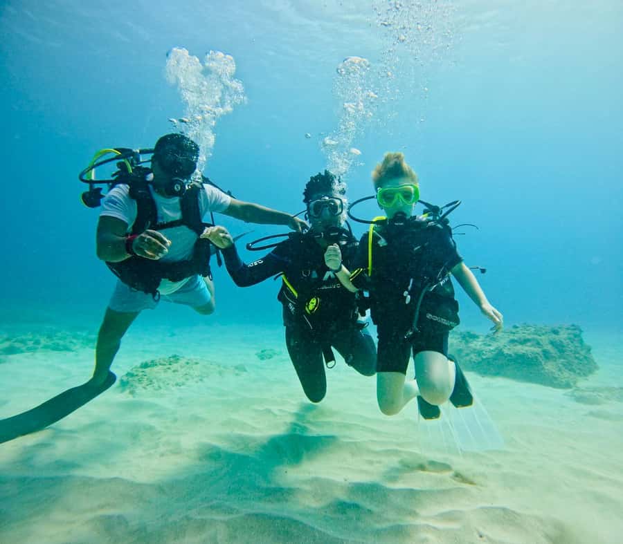 DISCOVER SCUBA DIVING IN LEMORNE with EasydiveMauritius - Meeting at LUX Le Morne