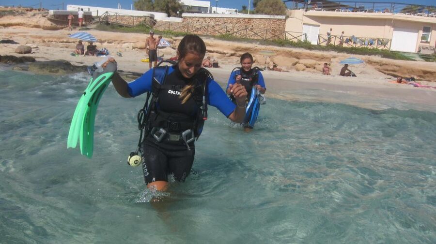 DISCOVER THE UNDERWATER WORLD, Scuba Diving Experience - Moving as if you were flying