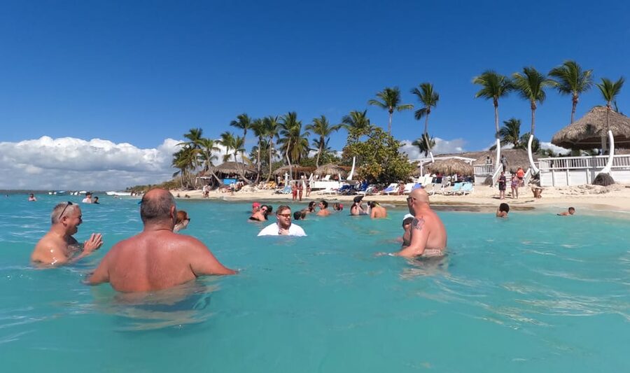 diving catalina island from punta cana - Catalina beach, barbecue, and drinks