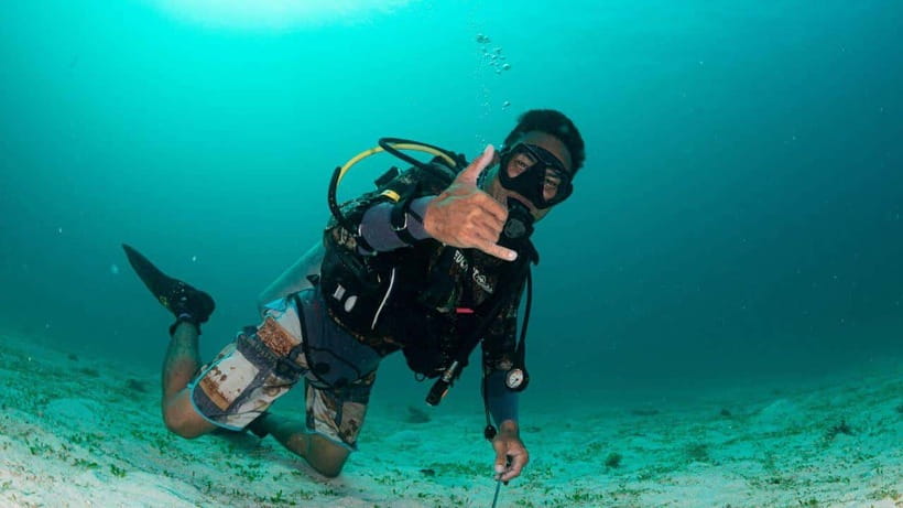 El Nido: Discover Scuba Diving with Manta Rays in Sibaltan - What the $126 price really covers