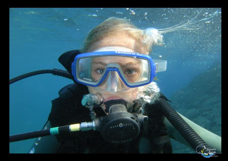 Fréjus: Diving Experience in Port-Fréjus with an Instructor - Reaching the Estérel coast