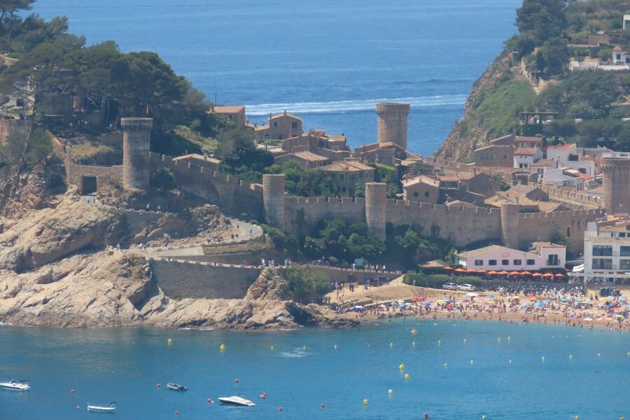 From Barcelona: Tossa de Mar Scuba Diving and 3-Course Meal - The 1.5-hour ride from Barcelona to Tossa de Mar