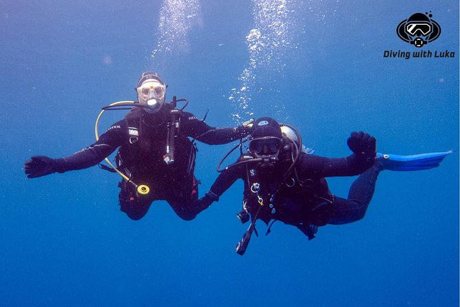 Full day diving with private guide, lunch drinks transportation - Lunch between the two sessions