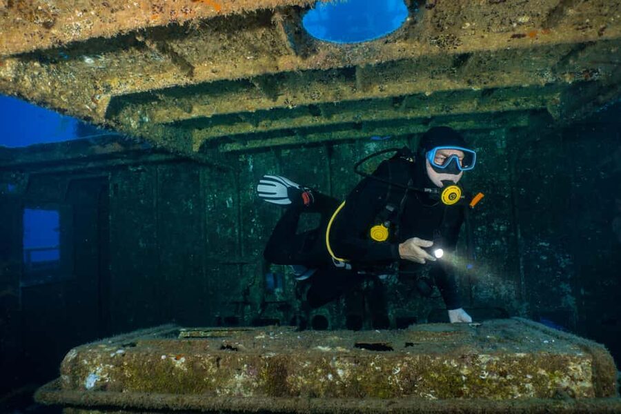 Funchal: Wreck dive F488 Frigate - certified divers - What to bring and what to confirm