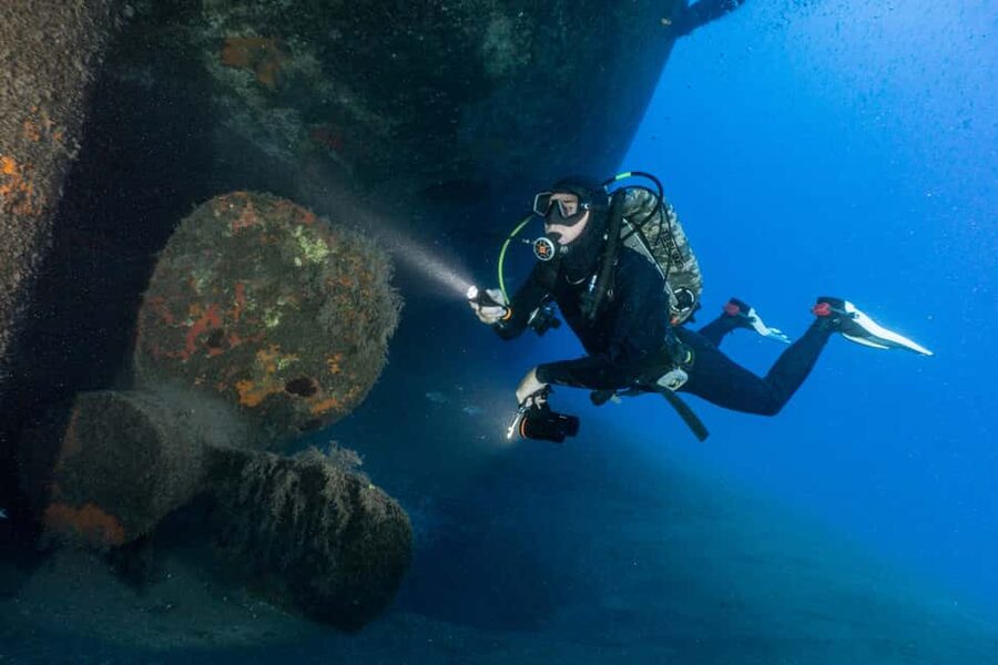 Funchal: Wreck dive F488 Frigate - certified divers - Why the small group matters underwater
