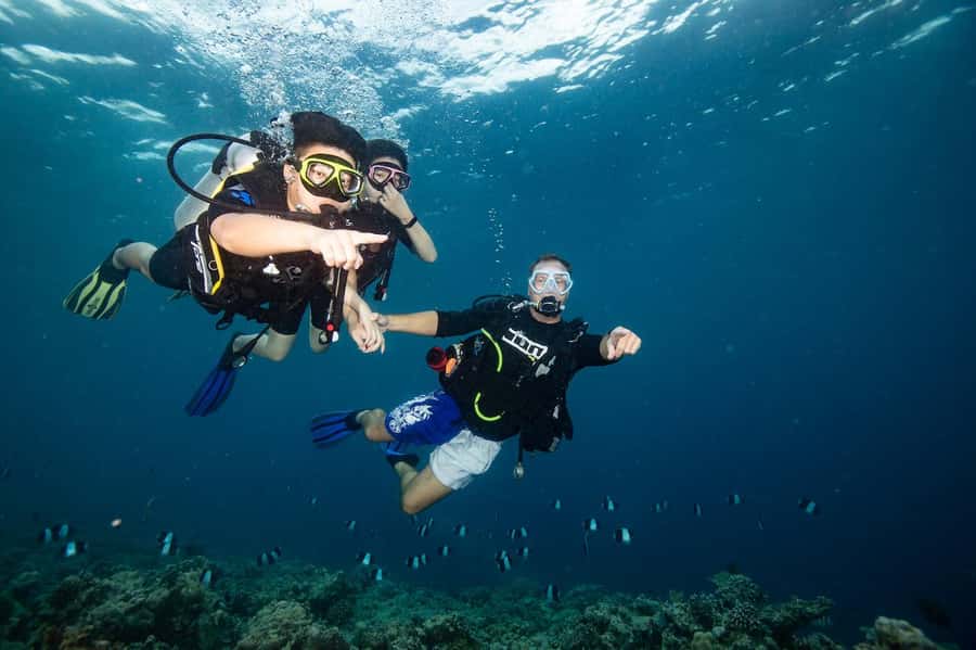 Gili Meno: Discover Scuba Diving for the first time - A 30-minute break before the boat