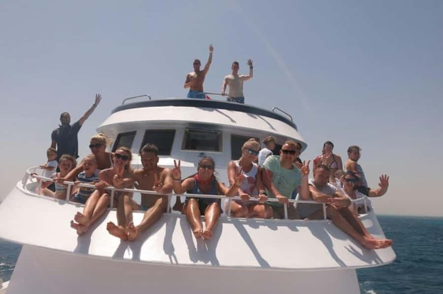 Hurghada: Full-Day Scuba Diving Tour with 2 Sites and Lunch - Lunch, drinks, and time on deck