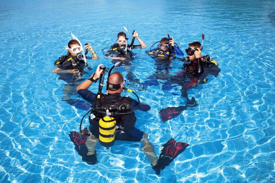 Hurghada: PADI Diving Courses packages - Sailing out into the Red Sea
