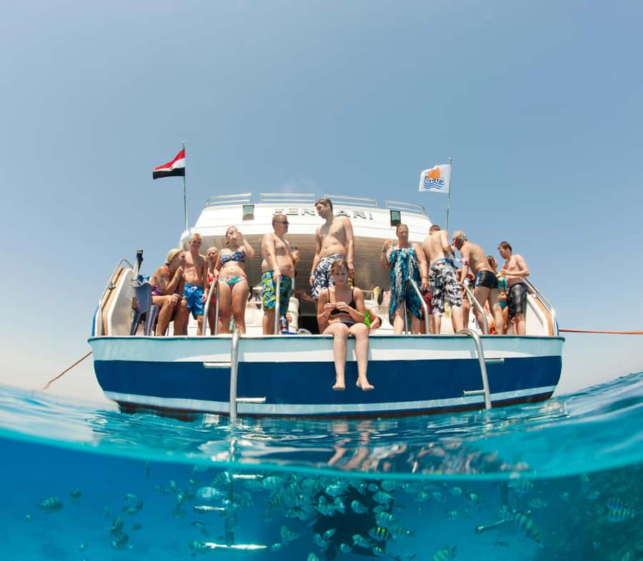 Hurghada: Snorkeling 6 x 1 to Orange Bay w Diving & Massage - How the crew shapes the experience