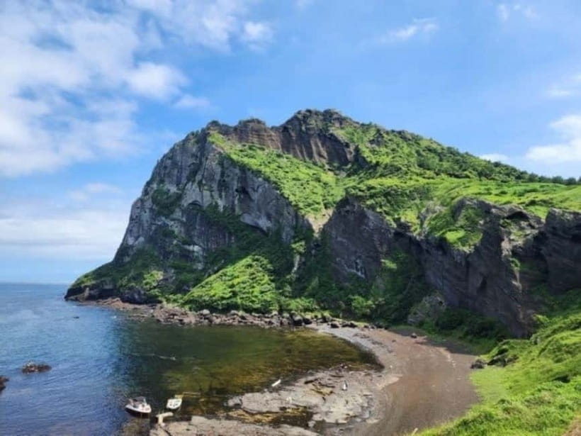 Jeju Eastern Highlight Tour with Women divers show - Why this eastern Jeju day works