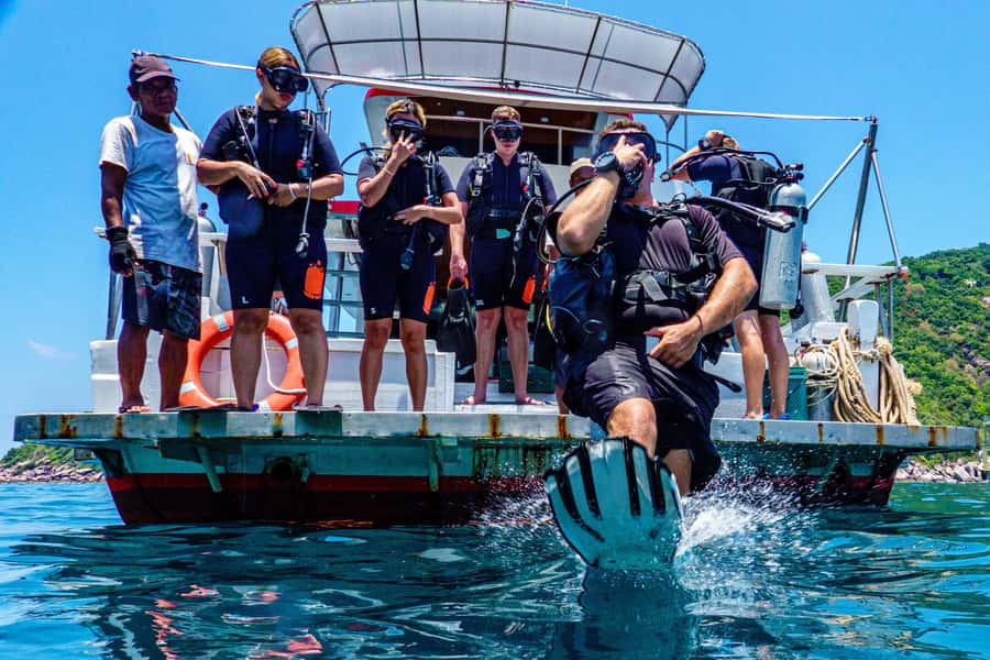 Ko Tao: Open Water Scuba Diving 4-Day Course - Four days from nervous beginner to certified scuba diver