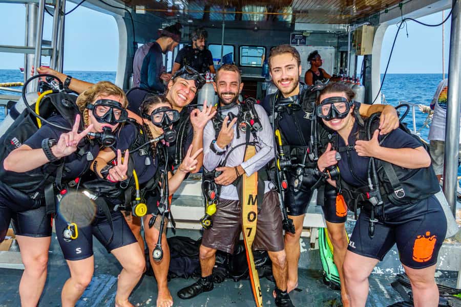 Ko Tao: Open Water Scuba Diving 4-Day Course - Day one at 4:00 PM: orientation and getting your bearings
