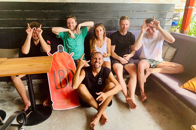 La Bombona Diving Koh Tao Try Dive - Boarding the three-level boat