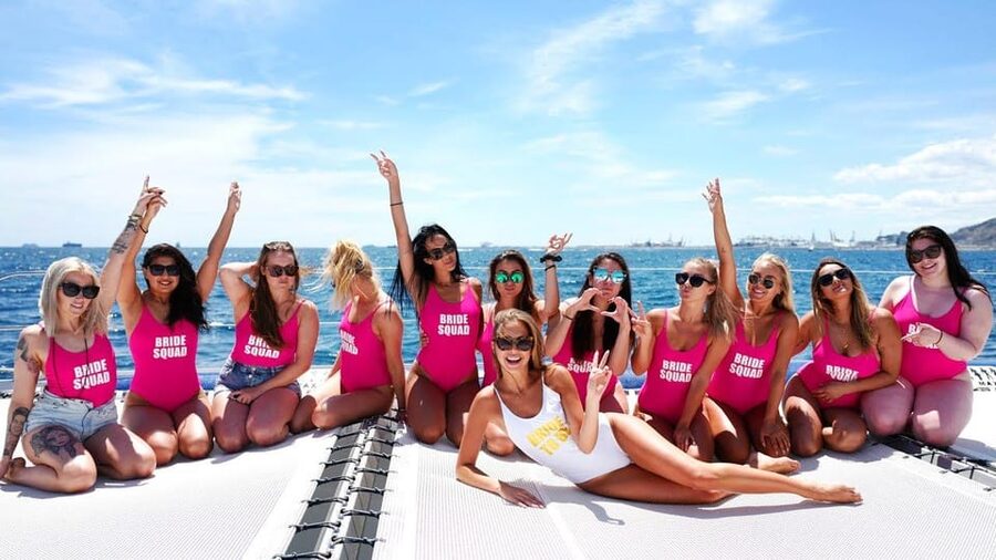 Lisbon: Catamaran Boat Party with Music, Open Bar & Dives - What kind of Lisbon outing is this?