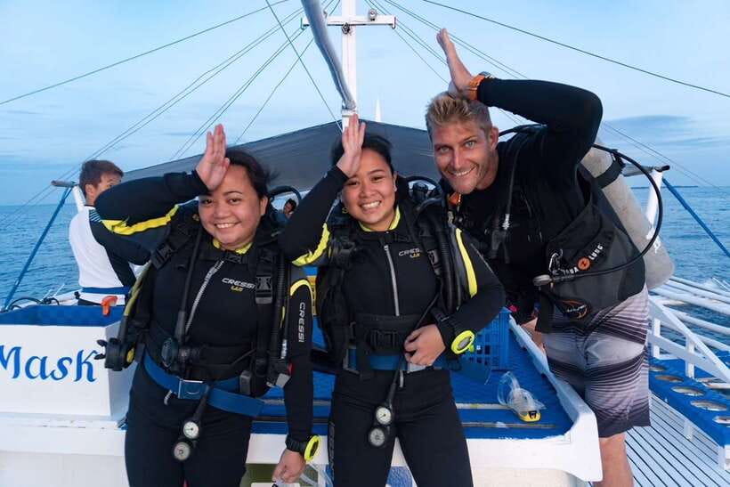 Malapascua: Advance Divers Shark Dive & Optional Transfer - What the shark encounter is like