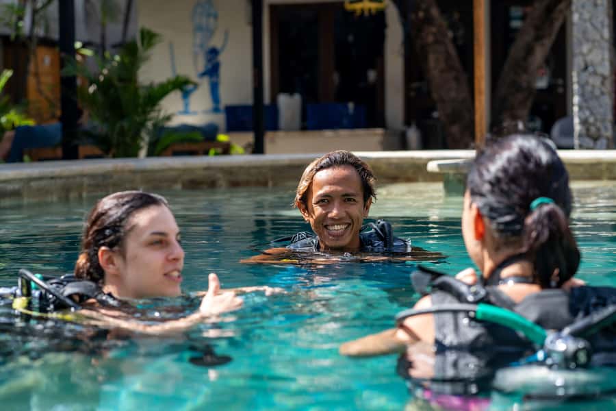 Manta Dive Gili Trawangan: Discover Scuba Diving - The first hour: equipment, safety and simple theory