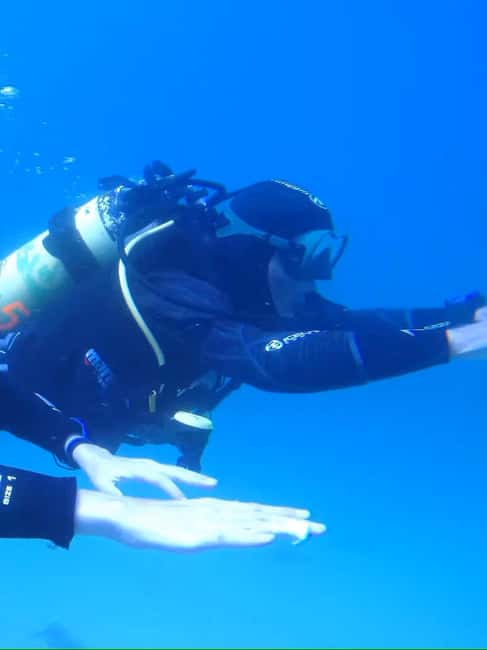 My first scuba dive into the Ocean from Sao Miguel - The 30-minute safety briefing