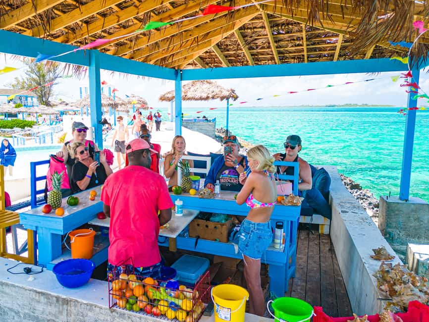 Nassau: SNUBA Diving Island Cruise with Bahamian Lunch - A Nassau cruise with two very different halves