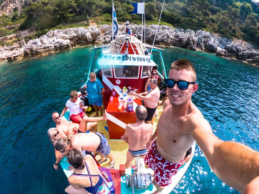 Nice : VIP sea tour with snorkeling & discover scuba - Setting out from Nice beside the diver statue