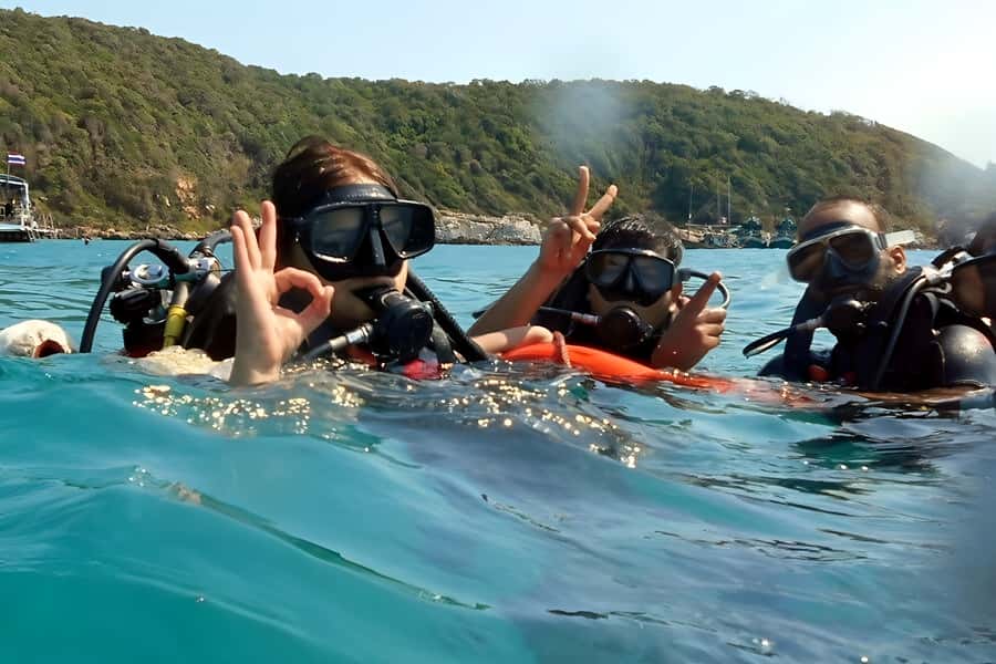 Pattaya: Snorkeling or Beginner Scuba Diving Tour with lunch - What the Eight-Hour Day Feels Like