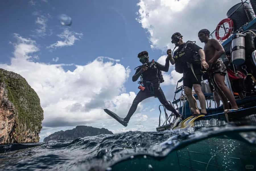 Pattaya: Snorkeling or Beginner Scuba Diving Tour with lunch - Boat Comfort and Crew Support