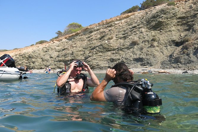 Private Discover Scuba Diving for Beginners in Athens with Pickup - Getting Equipped at Extreme Divers