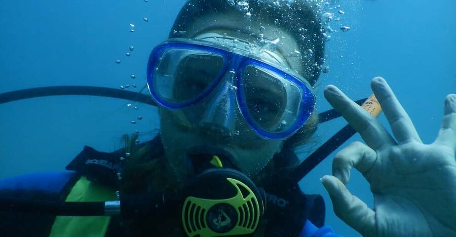 Pula: Introduction to Scuba Diving - The first lesson: breathing and underwater signals