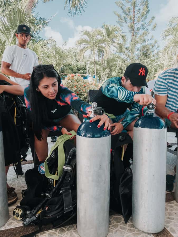 San Andres: Scuba Diving Experience with Hotel Pickup - Reaching Big Mamá on the southwest coast