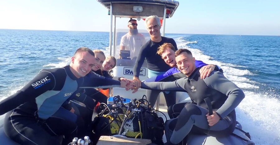 Santa Pola: 3-Hour Scuba Diving near Tabarca - Checking the mask and equipment before departure