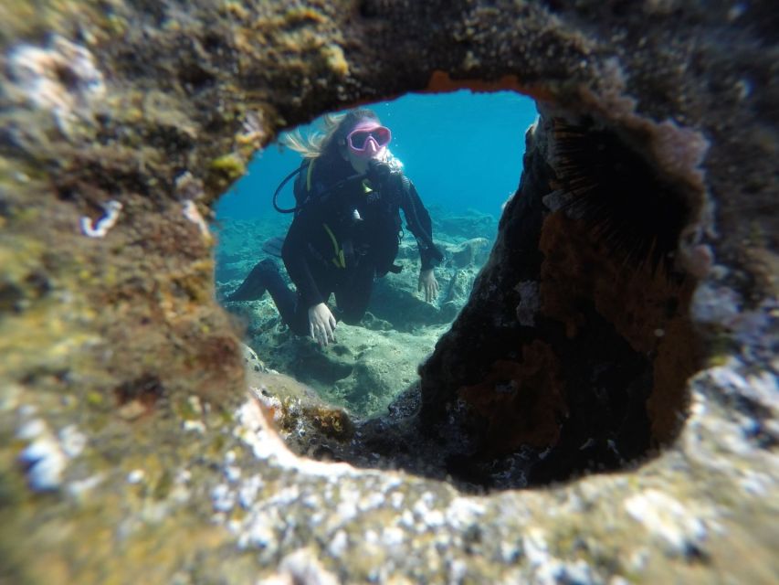 Santorini: Scuba Diving Experience in Caldera for Beginners - Getting comfortable before going underwater