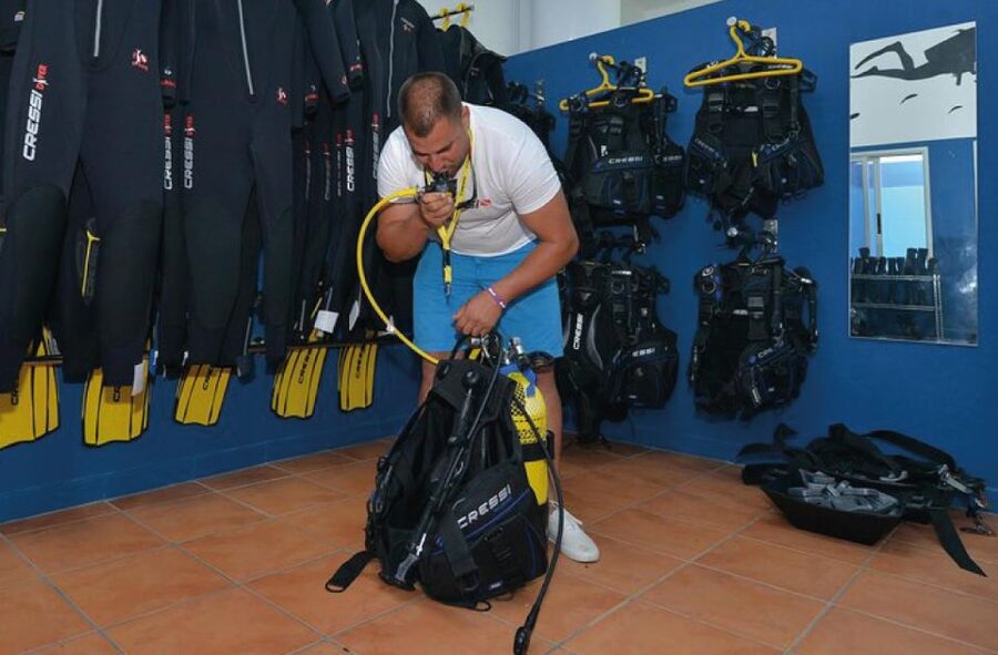 Scuba Diving Baptism in La Restinga - The First Lesson: Equipment, Breathing, and Position