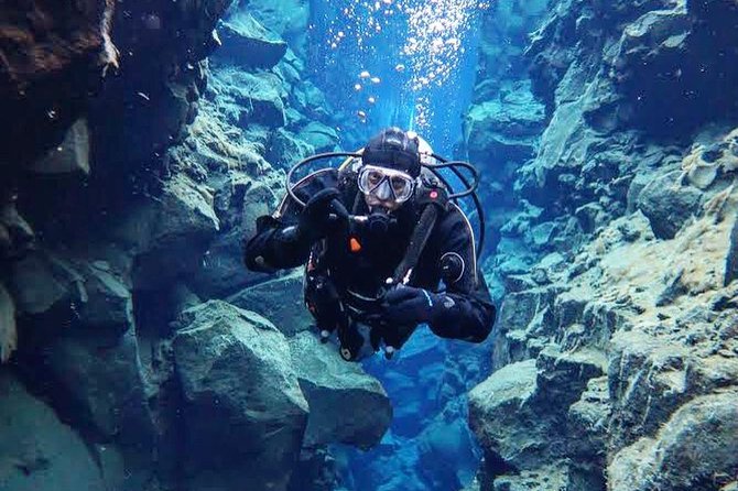 Silfra: Diving Between Tectonic Plates - Meet on Location - The five-minute walk to Silfra